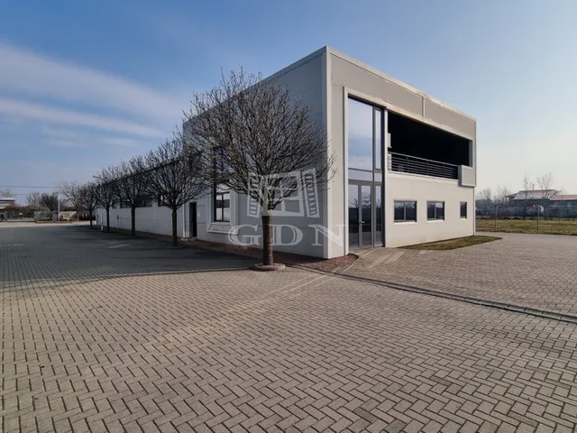 Eladó kereskedelmi és ipari ingatlan Székesfehérvár, Felsőváros 683 nm