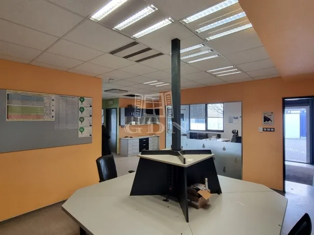 Eladó kereskedelmi és ipari ingatlan Székesfehérvár, Felsőváros 683 nm