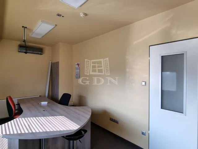 Eladó kereskedelmi és ipari ingatlan Székesfehérvár, Felsőváros 1041 nm