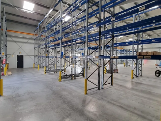 Eladó kereskedelmi és ipari ingatlan Székesfehérvár, Felsőváros 1193 nm