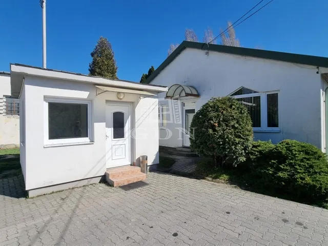 Kiadó kereskedelmi és ipari ingatlan Székesfehérvár 250 nm