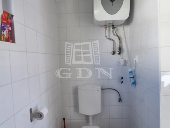 Kiadó kereskedelmi és ipari ingatlan Székesfehérvár 250 nm