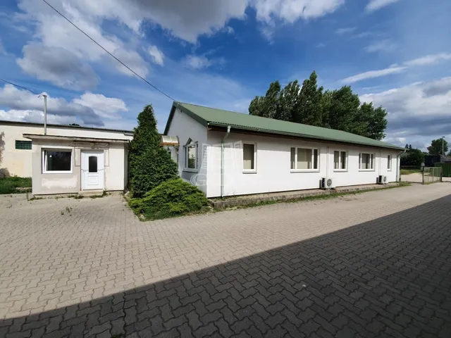 Kiadó kereskedelmi és ipari ingatlan Székesfehérvár 152 nm