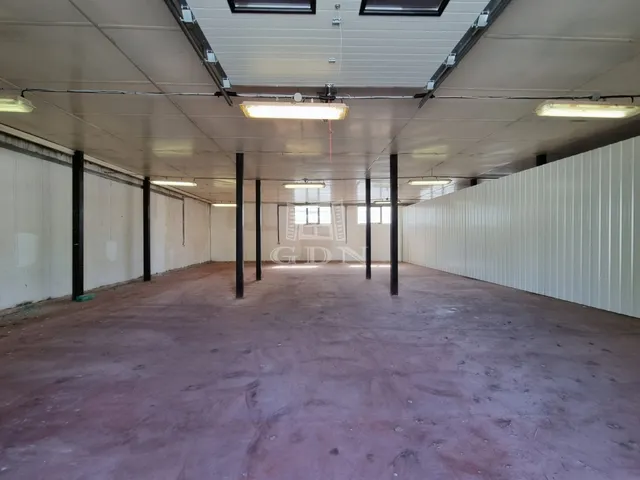 Kiadó kereskedelmi és ipari ingatlan Székesfehérvár 200 nm