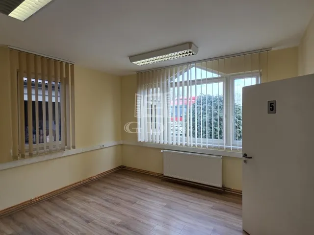 Kiadó kereskedelmi és ipari ingatlan Székesfehérvár 200 nm