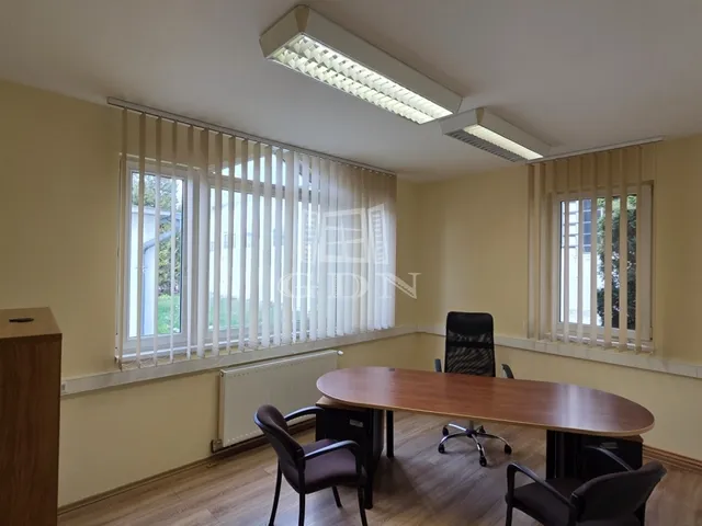 Kiadó kereskedelmi és ipari ingatlan Székesfehérvár 200 nm