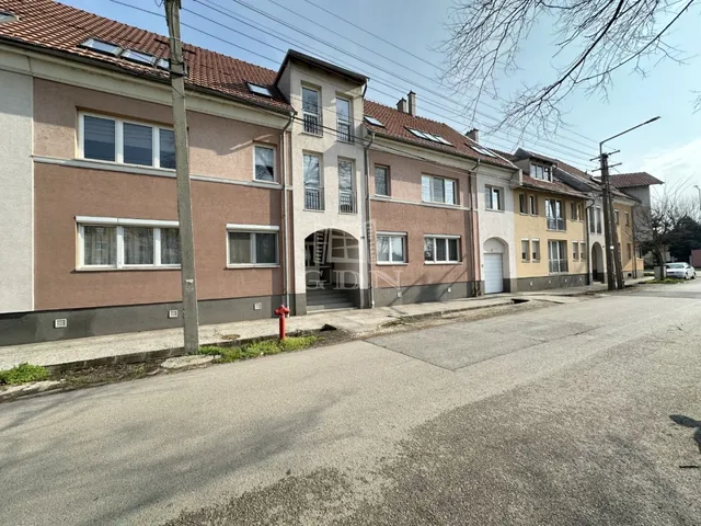 Kiadó lakás Székesfehérvár, Belváros 97 nm