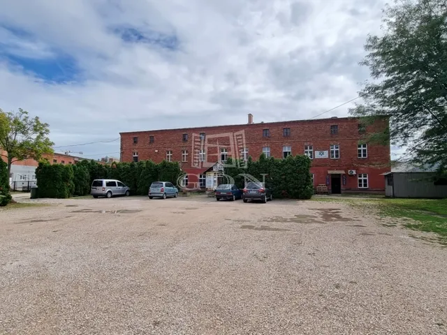 Kiadó kereskedelmi és ipari ingatlan Székesfehérvár 21 nm