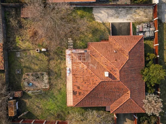 Eladó ház Úrhida 220 nm