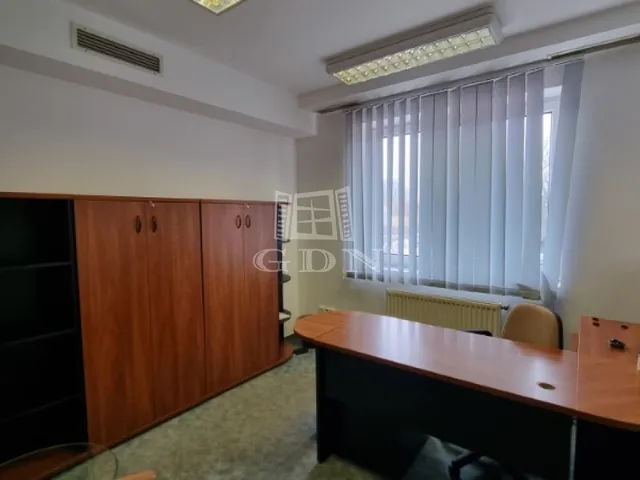 Kiadó kereskedelmi és ipari ingatlan Székesfehérvár 272 nm