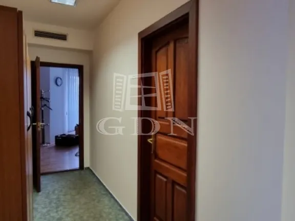 Kiadó kereskedelmi és ipari ingatlan Székesfehérvár, Vezérutcák 272 nm