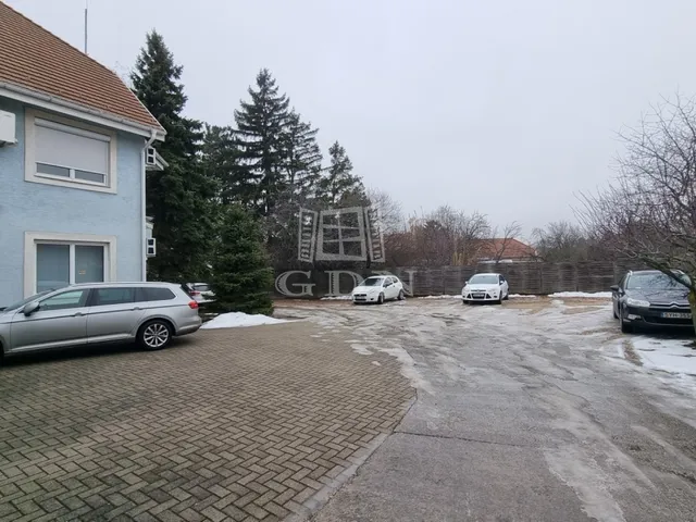 Kiadó kereskedelmi és ipari ingatlan Székesfehérvár 250 nm