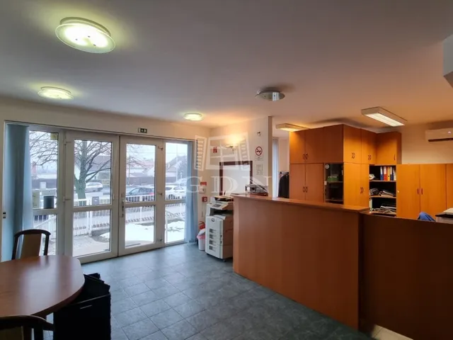 Kiadó kereskedelmi és ipari ingatlan Székesfehérvár 250 nm