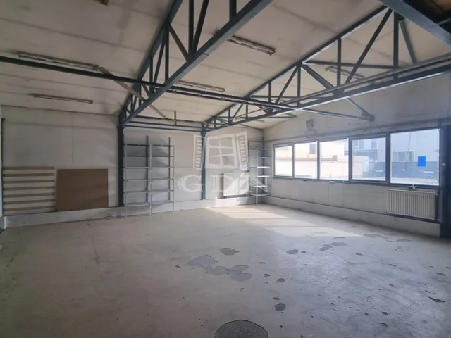 Kiadó kereskedelmi és ipari ingatlan Székesfehérvár 250 nm