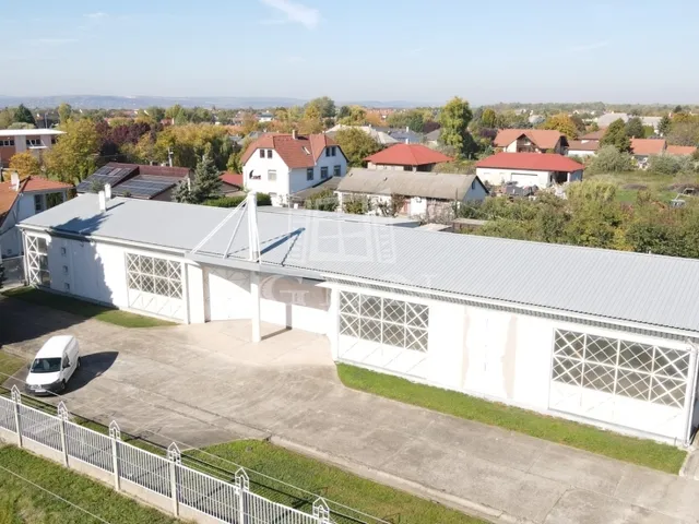 Kiadó kereskedelmi és ipari ingatlan Székesfehérvár, Feketehegy 220 nm