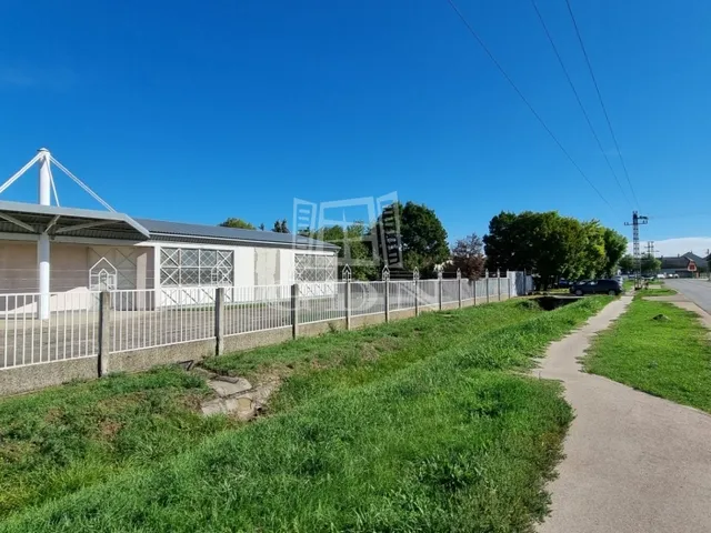 Kiadó kereskedelmi és ipari ingatlan Székesfehérvár, Feketehegy 220 nm