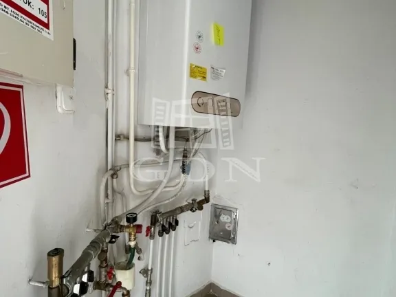 Kiadó kereskedelmi és ipari ingatlan Székesfehérvár, Feketehegy 81 nm