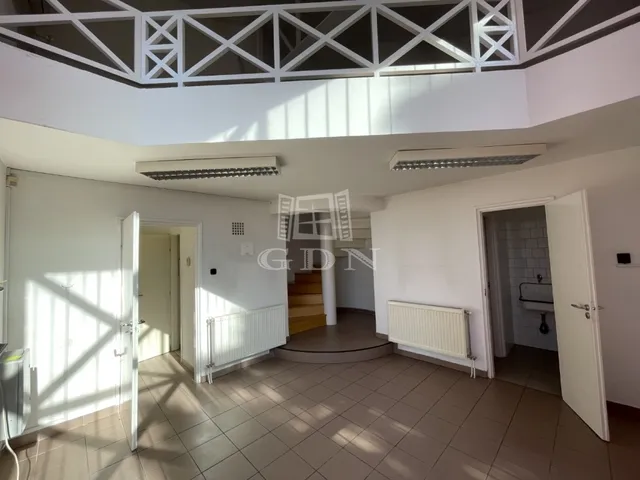 Kiadó kereskedelmi és ipari ingatlan Székesfehérvár, Feketehegy 81 nm