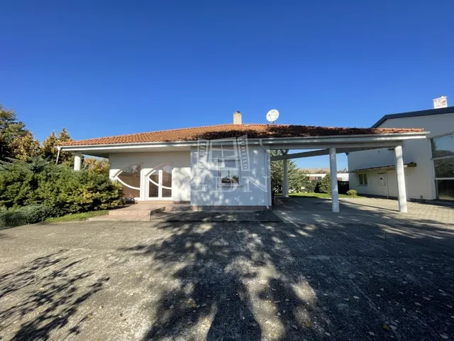 Kiadó ház Székesfehérvár, Feketehegy 104 nm