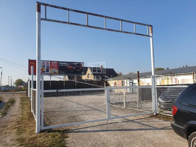Kiadó kereskedelmi és ipari ingatlan Székesfehérvár, Feketehegy 250 nm