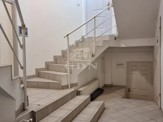 Kiadó kereskedelmi és ipari ingatlan Székesfehérvár, Felsőváros 20 nm