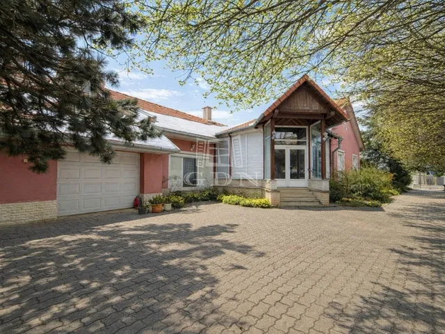 Kiadó ház Székesfehérvár, Öreghegy 110 nm