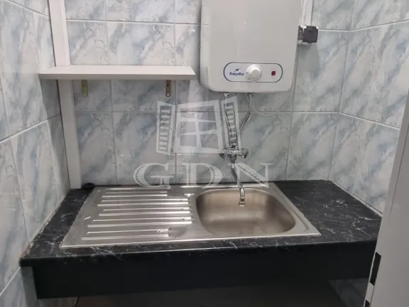 Kiadó kereskedelmi és ipari ingatlan Székesfehérvár, Felsőváros 175 nm