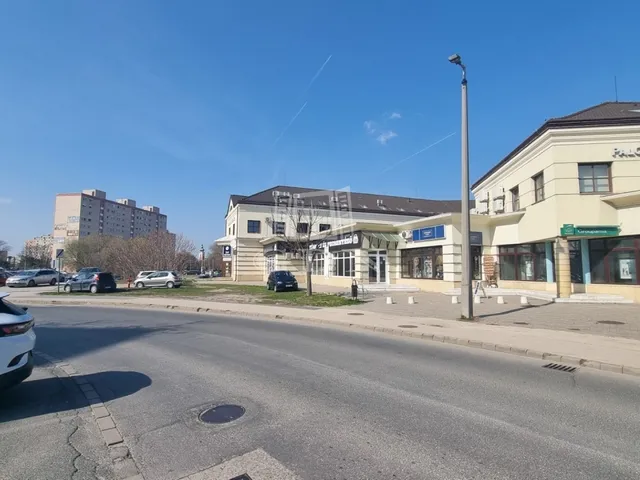 Kiadó kereskedelmi és ipari ingatlan Székesfehérvár, Palotaváros 130 nm