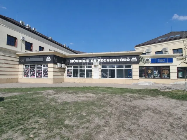 Kiadó kereskedelmi és ipari ingatlan Székesfehérvár, Belváros 130 nm