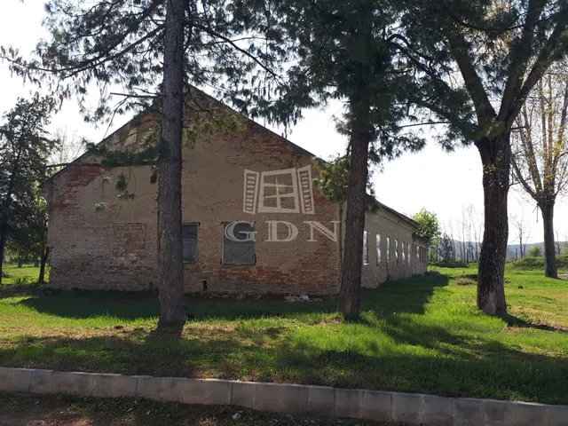 Eladó kereskedelmi és ipari ingatlan Lovasberény 8000 nm