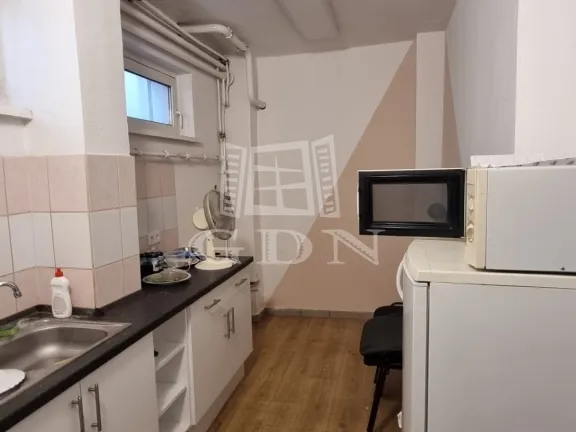 Kiadó kereskedelmi és ipari ingatlan Székesfehérvár, Felsőváros 163 nm