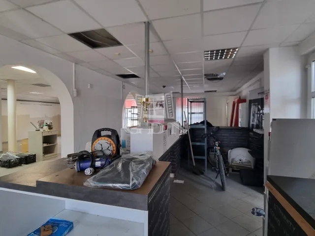 Kiadó kereskedelmi és ipari ingatlan Székesfehérvár, Felsőváros 163 nm
