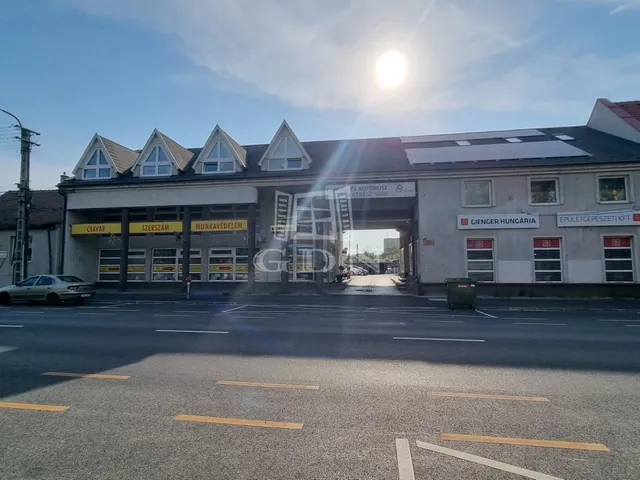 Kiadó kereskedelmi és ipari ingatlan Székesfehérvár, Felsőváros 163 nm