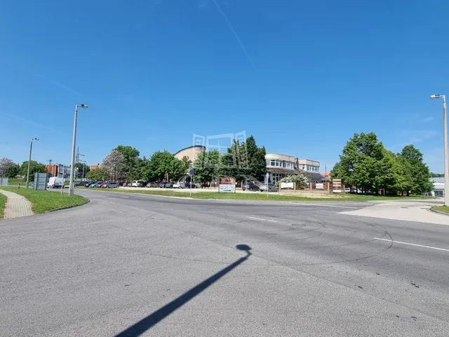 Kiadó kereskedelmi és ipari ingatlan Székesfehérvár 500 nm