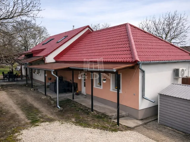 Eladó ház Úrhida 170 nm