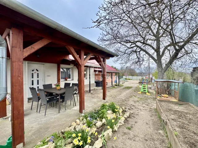 Eladó ház Úrhida 170 nm