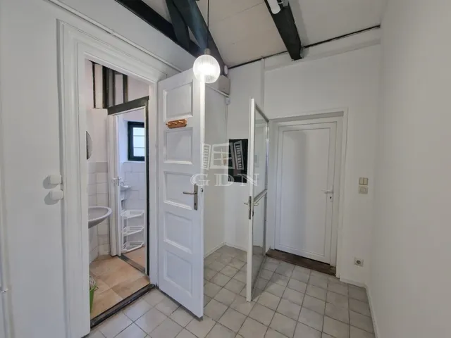 Kiadó kereskedelmi és ipari ingatlan Székesfehérvár, Öreghegy 46 nm