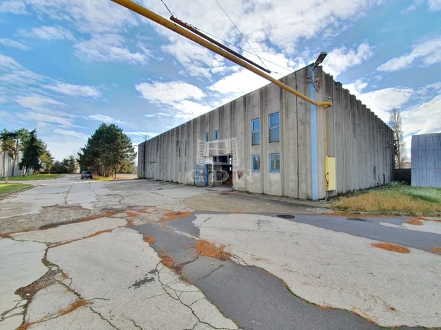 Kiadó kereskedelmi és ipari ingatlan Székesfehérvár 864 nm