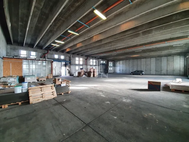 Kiadó kereskedelmi és ipari ingatlan Székesfehérvár 864 nm