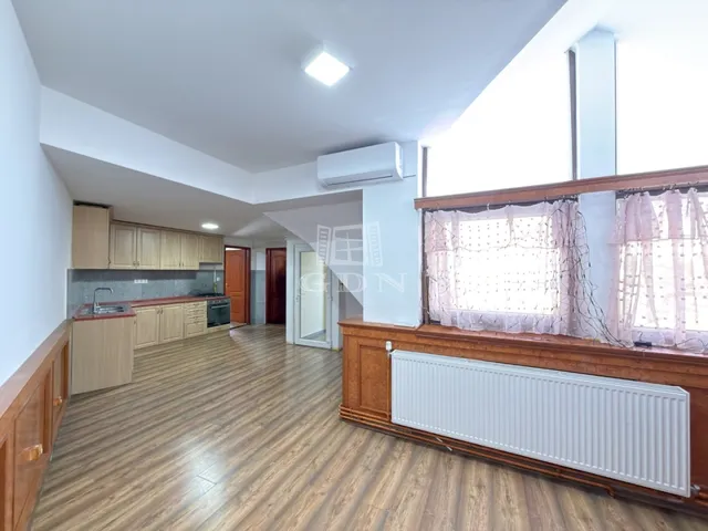 Kiadó lakás Székesfehérvár, Palotaváros 117 nm