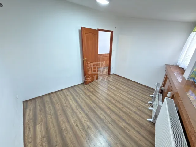 Kiadó lakás Székesfehérvár, Palotaváros 117 nm