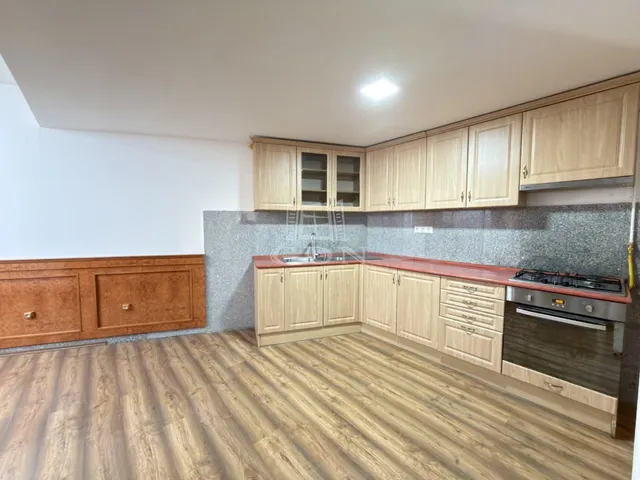 Kiadó lakás Székesfehérvár, Palotaváros 117 nm