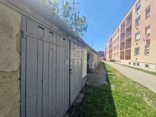 Eladó garázs Székesfehérvár, Belváros 12 nm