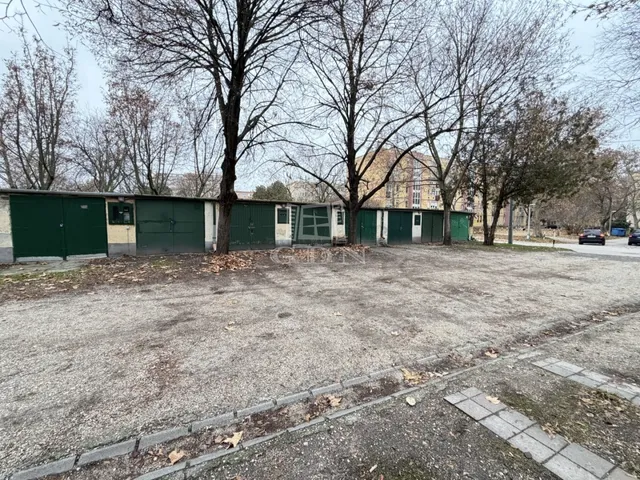 Eladó garázs Székesfehérvár, Horvát István lakótelep 18 nm