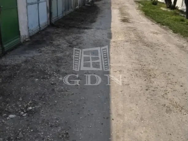 Eladó garázs Székesfehérvár, Szedreskert 18 nm