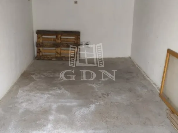 Eladó garázs Székesfehérvár, Szedreskert 18 nm