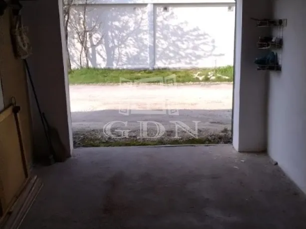 Eladó garázs Székesfehérvár, Szedreskert 18 nm