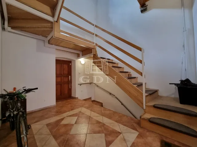 Kiadó kereskedelmi és ipari ingatlan Székesfehérvár, Belváros 108 nm