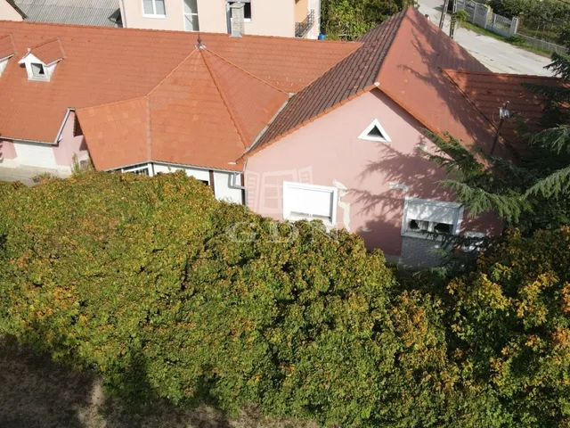 Eladó telek Székesfehérvár 4044 nm