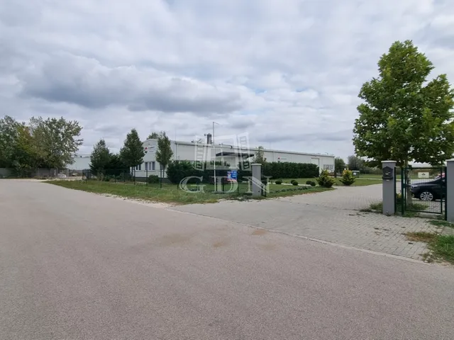 Eladó kereskedelmi és ipari ingatlan Székesfehérvár, Feketehegy 520 nm
